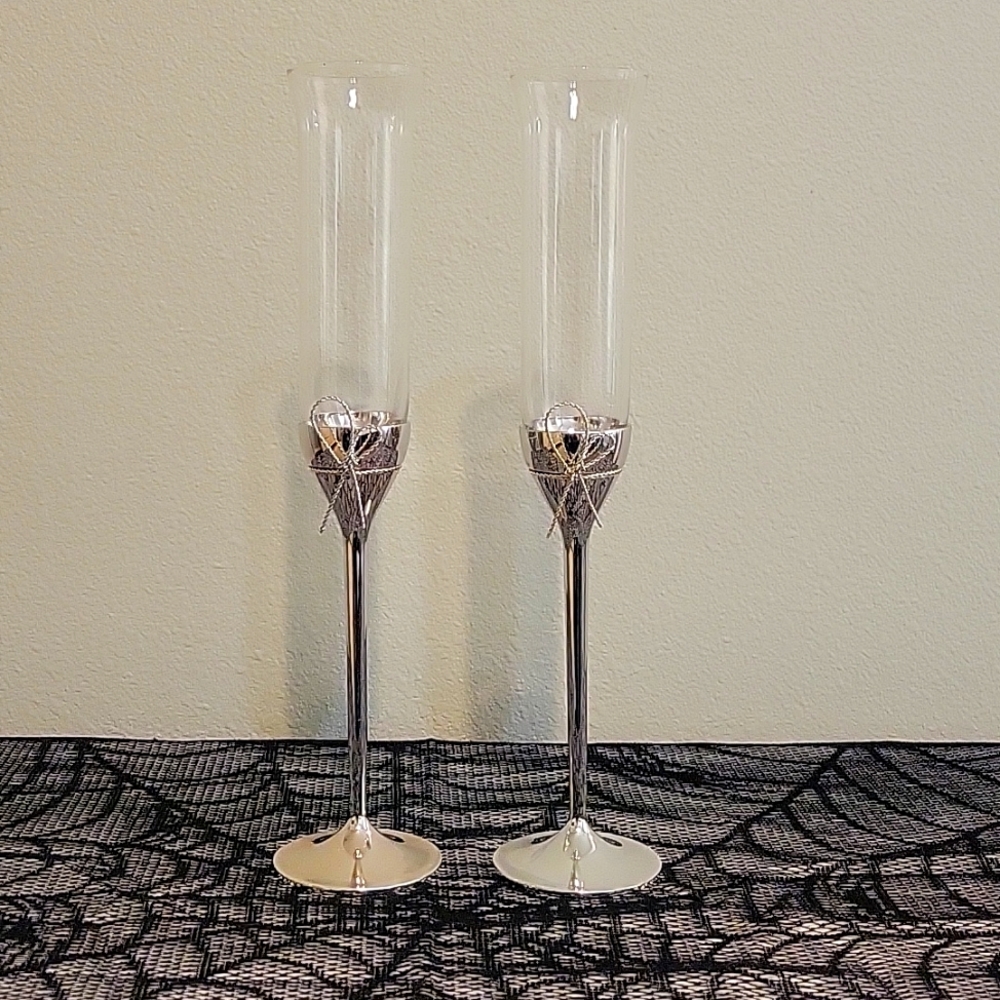 Vera Wang Love Knots champagne flutes